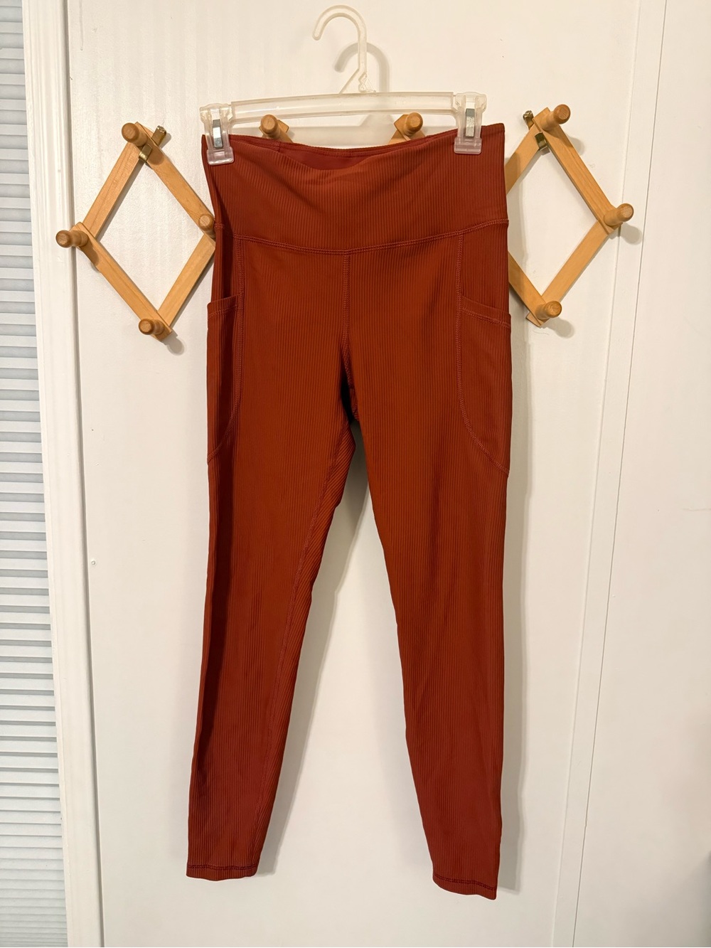 Old Navy Ribbed High-Waist Leggings in Rust